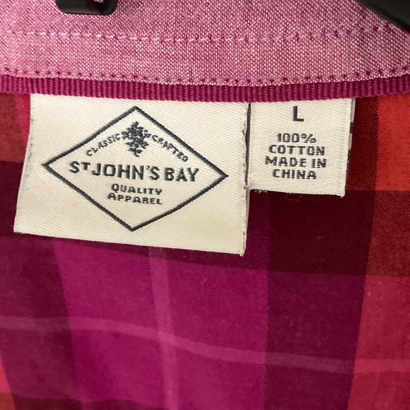 Woman’s over top - Picture 2 of 2